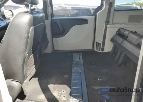 2020 Dodge Grand Caravan Sxt z USA, uszkodzony, nr VIN 2C4RDGCG6LR194928